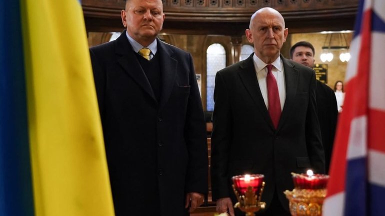 Посол України та міністр оборони Британії помолилися за полеглих Героїв і жертв війни у храмі УГКЦ - фото 1
