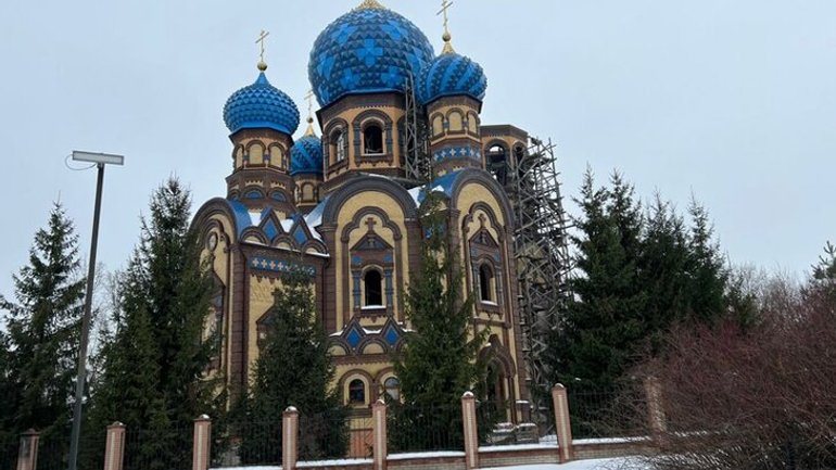 У Сумах від російського обстрілу знову постраждав Стрітенський храм УПЦ МП - фото 1
