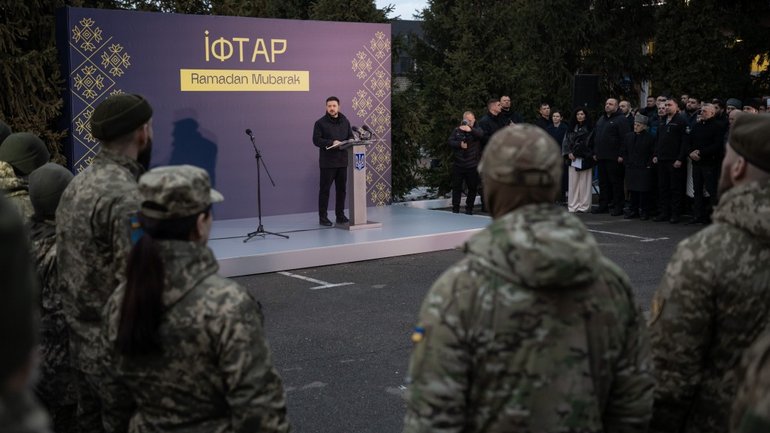 Зеленський відвідав Іфтар та вручив нагороди захисникам-мусульманам - фото 1