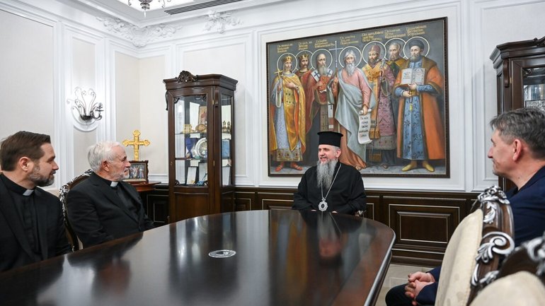Митрополит Епіфаній зустрівся зі Старшим єпископом Української Євангельської Церкви - фото 1