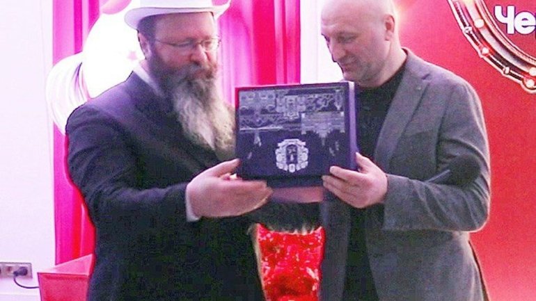 Мер Черкас нагородив рабина Дова Аксельрода орденом Остафія Дашковича ІІ ступеня - фото 1