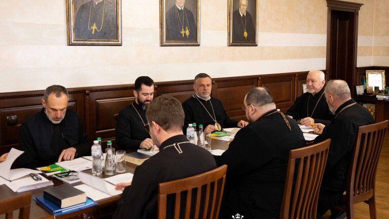 Калуська влада та УГКЦ шкуають юридичні механізми для "працевлаштування" священиків у школах - фото 1