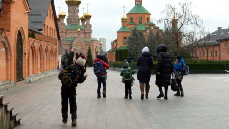 Ліцей, який допомагав працювати підпільній школі при монастирі УПЦ МП, позбавили ліцензії - фото 1