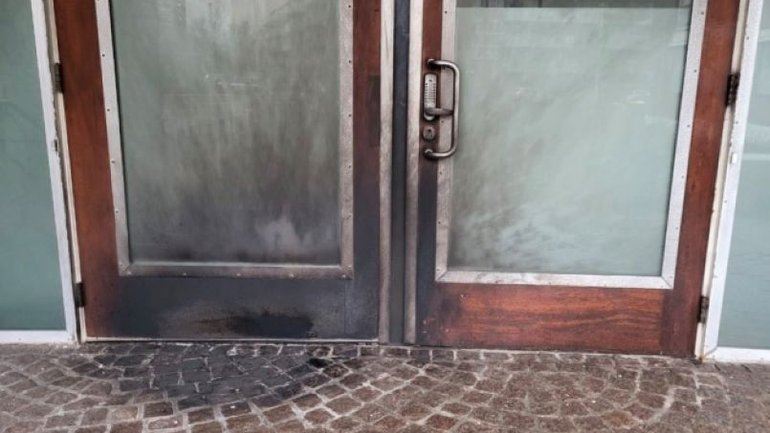 Напад на синагогу в Роттердамі: чотирьох підозрюваних залишили під вартою - фото 1