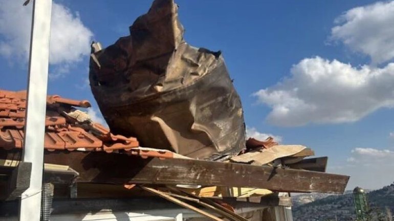 В Єрусалимі уламки іранської ракети впали біля Храму Гробу Господнього - фото 1