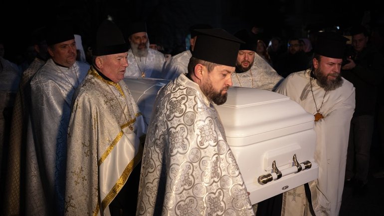 У Михайлівському-Золотоверхому соборі прощаються із Патріархом Філаретом - фото 1