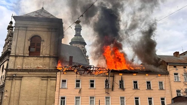 "Удар по храму у Львові демонструє ставлення Путіна до християнства", - Радослав Сікорський - фото 1