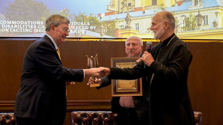 Джорджу Вайґелю у Вашингтоні вручили відзнаку Блаженного Омеляна Ковча - фото 1