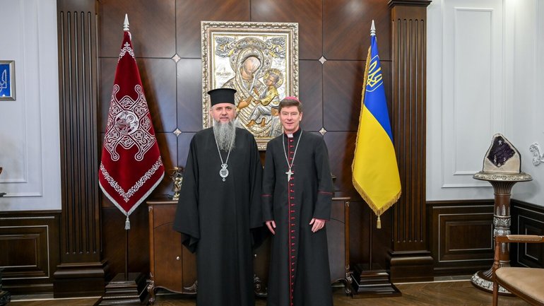 Митрополит Епіфаній і єпископ РКЦ Віталій Кривицький обговорили служіння в умовах війни - фото 1