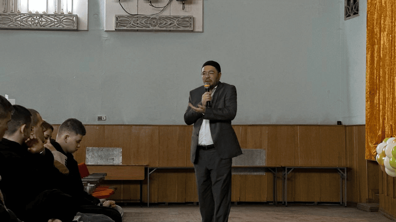 Заступник муфтія мусульман Криму агітував студентів
вступати на службу у російські збройні сили - фото 1