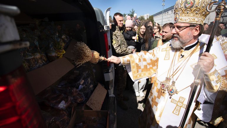 Глава УГКЦ освятив паски та великодні страви для військових на передовій - фото 1