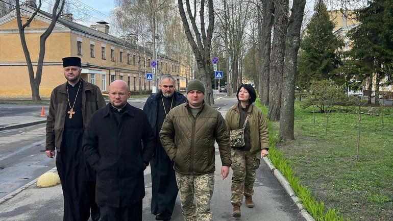 Єпископи УГКЦ відвідали військових і медиків у госпіталі ЗСУ - фото 1