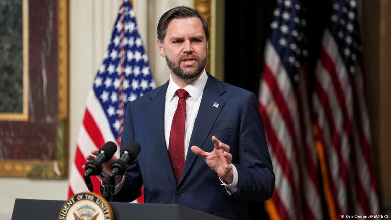 Віце-президент США теж взявся повчати Папу Римського - фото 1