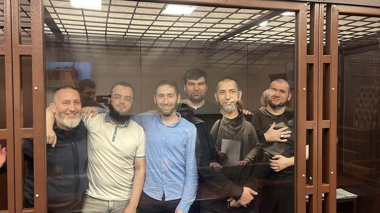 Окупанти продовжили арешт шістьом кримськотатарським активістам Хізб ут-Тахрір - фото 1