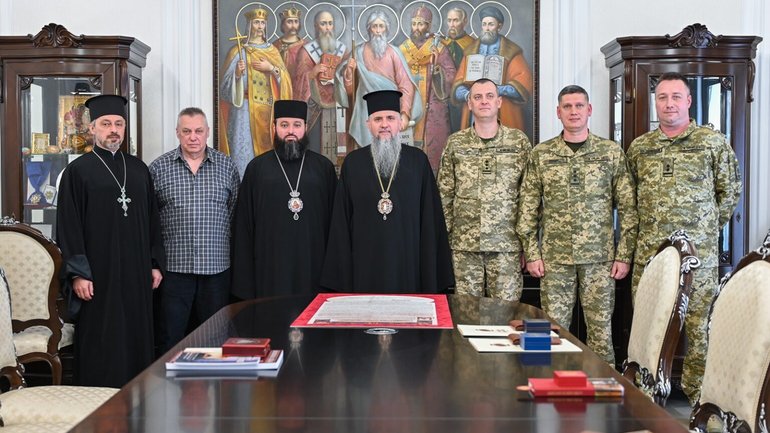 Предстоятель ПЦУ зустрівся з прикордонниками Буковини - фото 1