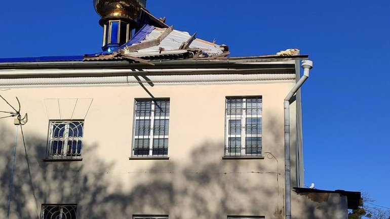 У Вінниці ураганний вітер пошкодив дах храму УПЦ МП - фото 1
