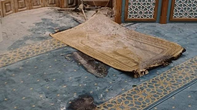 У Львові невідомий кинув у мечеть дві пляшки із запалювальною сумішшю - фото 1