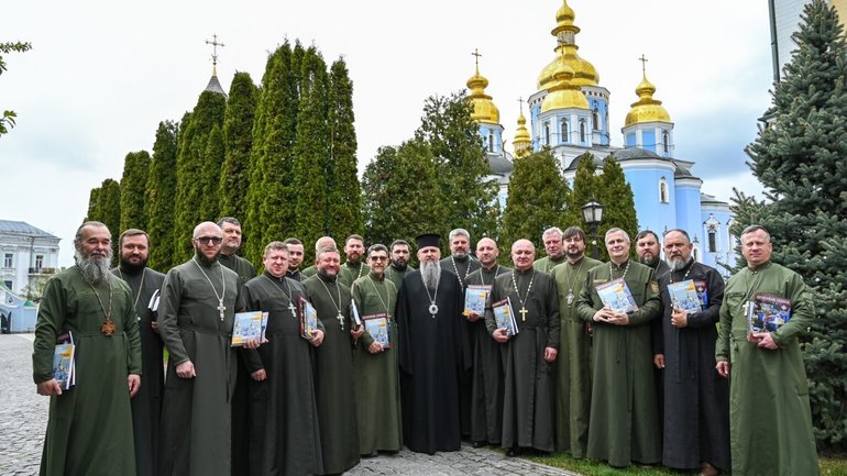Митрополит Епіфаній зустрівся з військовими капеланами - фото 1