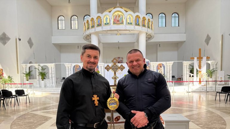Отець Макарій зі своїм тренером Павлом Зіньком у Патріаршому соборі УГКЦ в Києві - фото 1