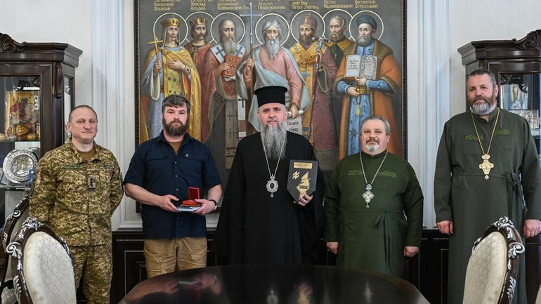 Митрополит Епіфаній зустрівся з першим заступником командира корпусу «Азов» - фото 1