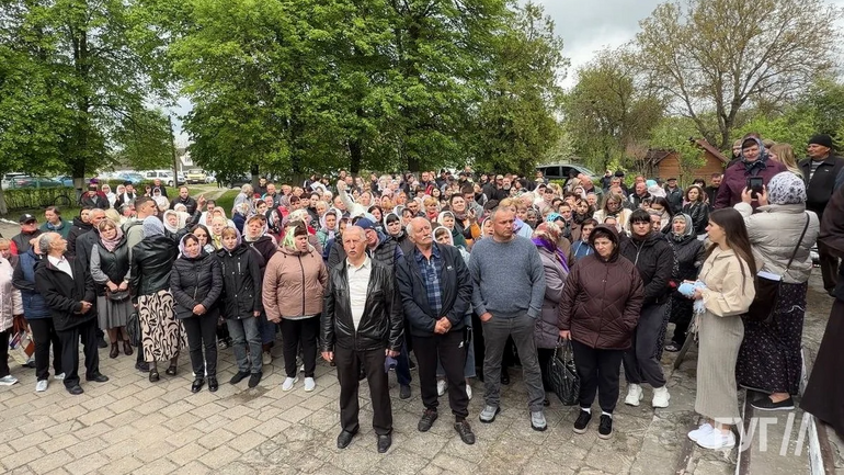 На Волині агресивні прихильники УПЦ МП зірвали збори громади щодо переходу до ПЦУ - фото 1