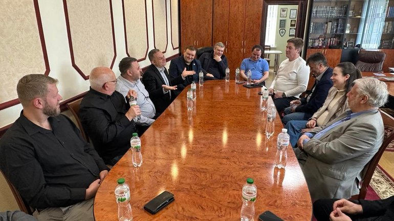 Представники УЦХВЄ з міжнародною місією REMAR International обговорили розвиток Церкви в умовах війни - фото 1