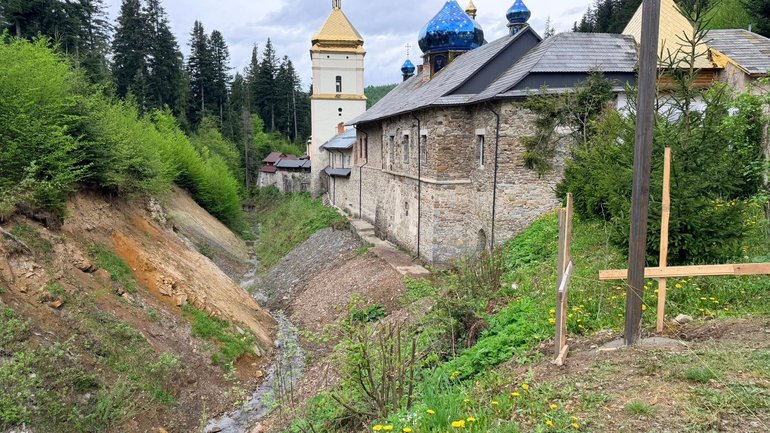 Манявський скит на Прикарпатті опинився під загрозою руйнування - фото 1