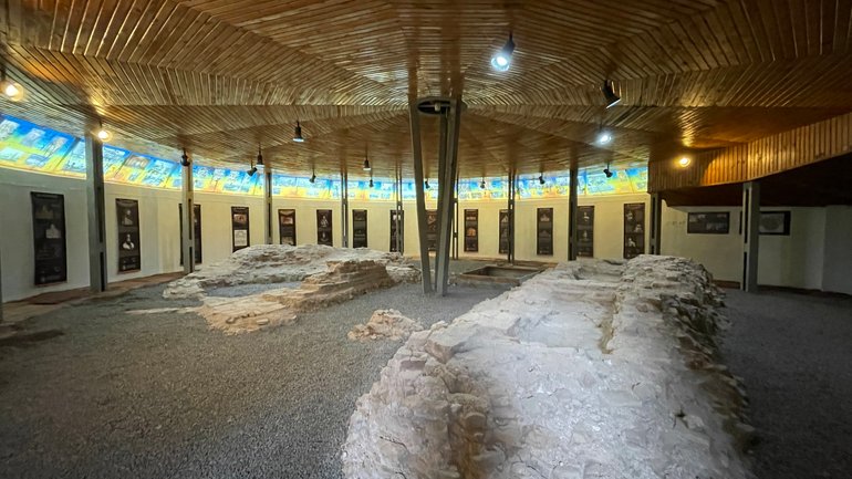 На території Михайлівського Золотоверхого монастиря відкриють простір із фундаментами церкви XII ст. - фото 1
