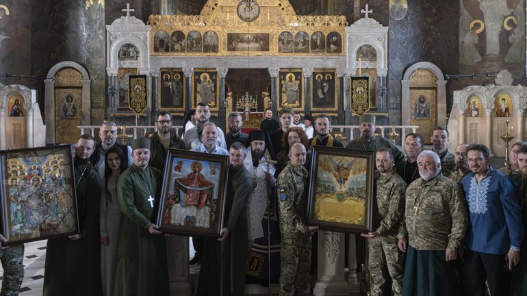 У Києво-Печерській лаврі освятили військові ікони для армійських корпусів і бригад - фото 1