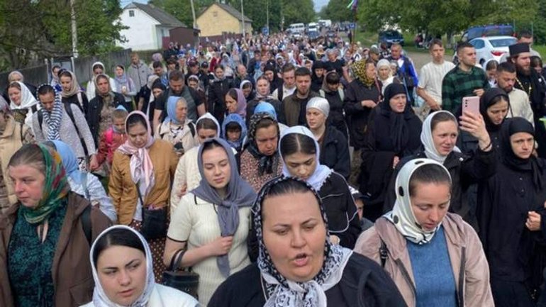 Поліція оштрафувала організаторів хресної ходи до монастиря УПЦ МП на Буковині - фото 1