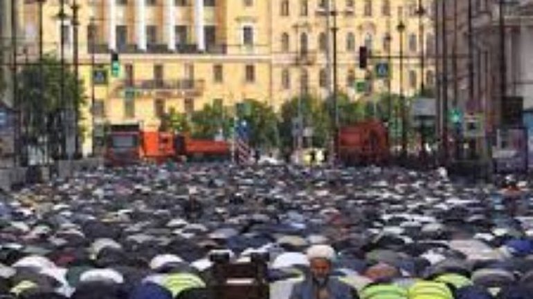 У Петербурзі у святкуванні Курбан-байраму взяли участь 300 тисяч мусульман - фото 1
