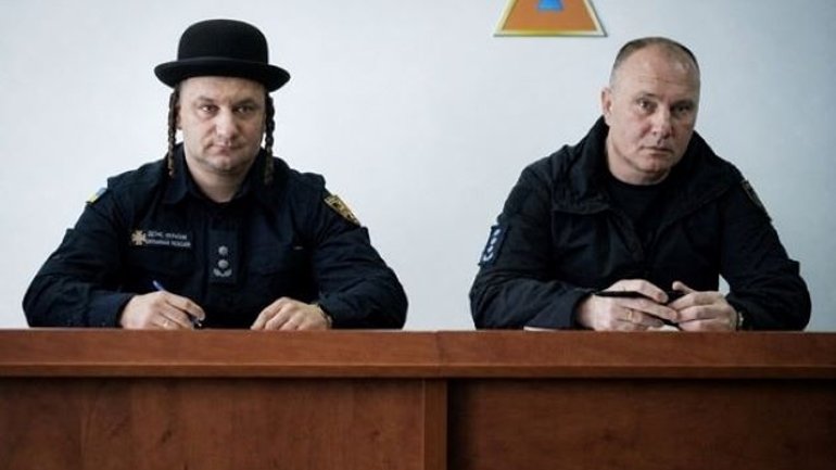 На Закарпатті керівник ДСНС змусив підлеглого вдягнути мафтір-гітл з пейсами та вийти до колективу - фото 1