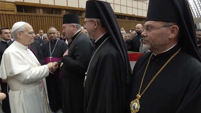 Папа Лев XIV вітає єпископів Східних Католицьких Церков у Ватикані 14 травня 2025 року.  - фото 1