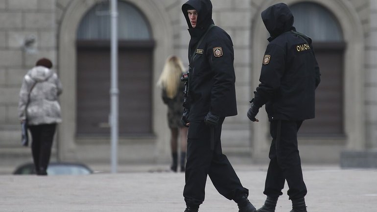У Білорусі поліція затримала священика прямо під час Служби - фото 1