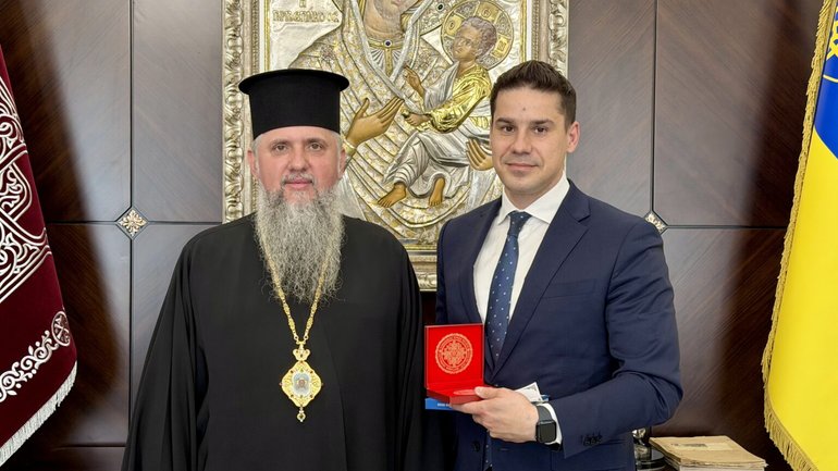 Предстоятель ПЦУ провів зустріч з генеральним консулом України у Стамбулі - фото 1