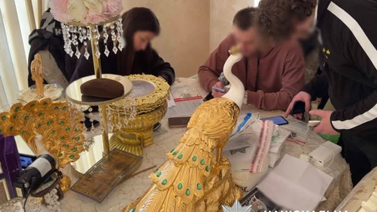 У Києві судитимуть угруповання “магів” та “ворожок”, які виманювали гроші у родин загиблих військових - фото 1