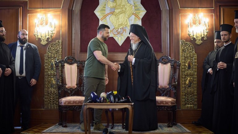 Зеленський повідомив Вселенському Патріарху про удар РФ по Києво-Печерській лаврі - фото 1