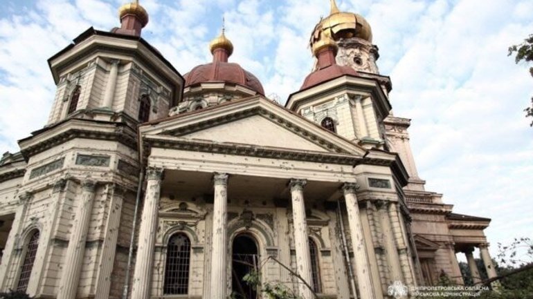 У Дніпрі росіяни пошкодили храм УПЦ МП, зведений до 300-річчя дому Романових - фото 1