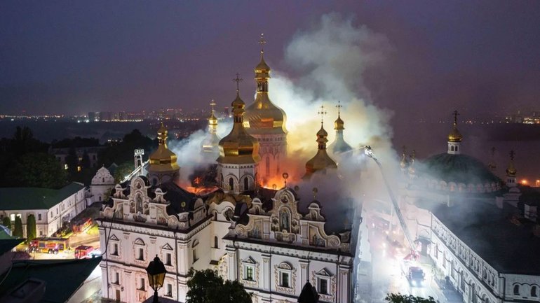 На Трампа справили враження фото Києво-Печерської лаври після удару РФ - фото 1