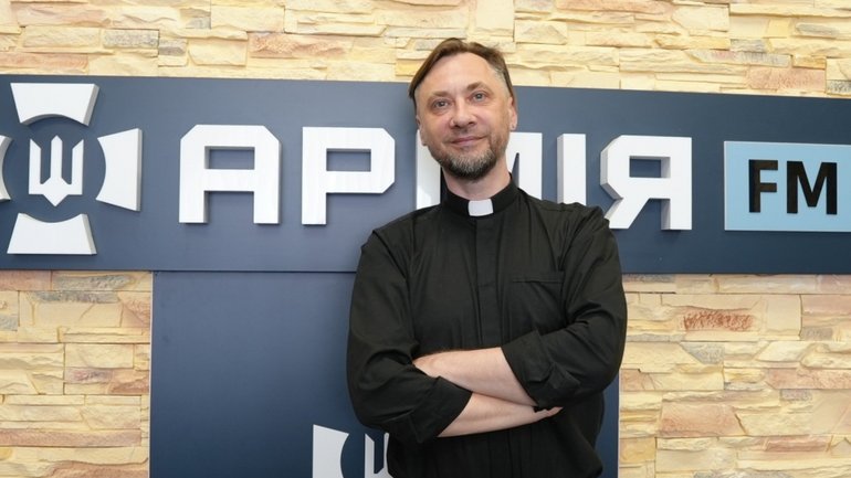 "Для мене життя людей цінніше за храми": капелан Сергій Дмитрієв про Будинок Героя, благодійні проєкти та протидію ворожій церкві - фото 1