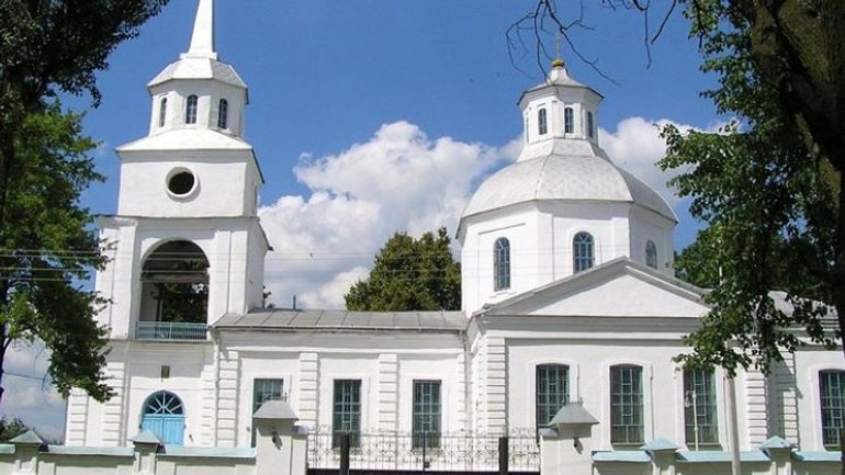 Вибухова хвиля пошкодила вікна храму УПЦ МП - найдавнішої споруди Тростянця - фото 1