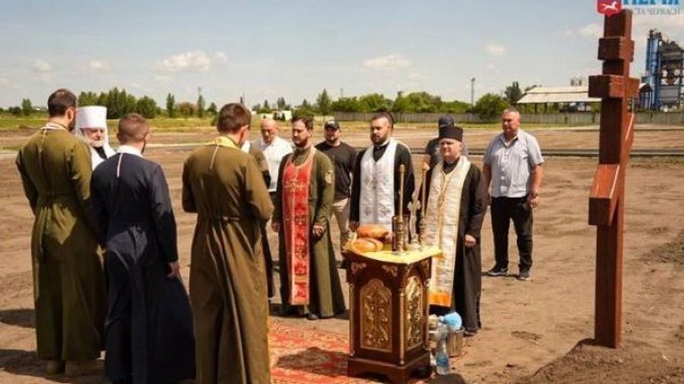 У Черкасах освятили Хрест і місце майбутнього міського військового кладовища - фото 1