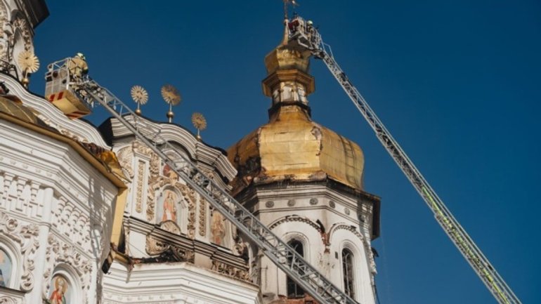 Пошкоджений дах Успенського собору на 70% закрили тимчасовим накриттям - Мінкульт - фото 1