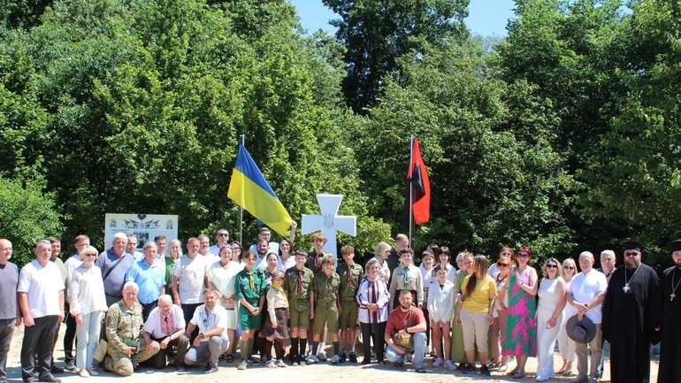 Біля Луцька освятили пам’ятний хрест командирові УПА Петру Гудзуватому - фото 1