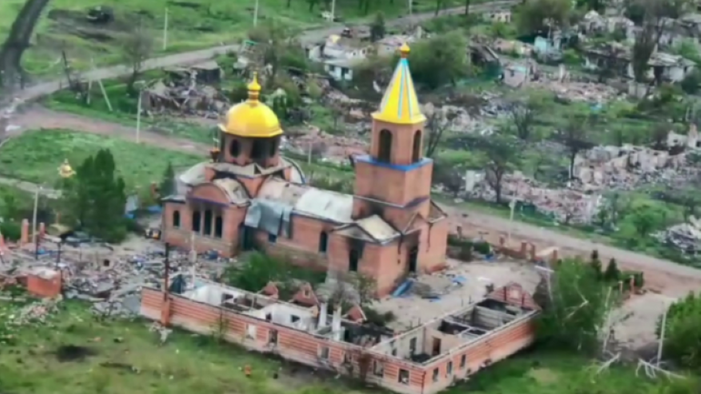 Прикордонники показали зруйноване росіянами Водянське з православною церквою на Донеччині - фото 1