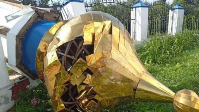 Ураган зірвав купол із хрестом з історичного храму у Челябінській області - фото 1