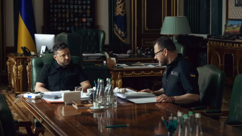 Зеленський заслухав доповідь Клименка про ліквідацію наслідків удару по лаврі - фото 1