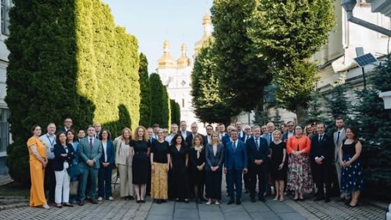 До заповідника «Києво-Печерська лавра» завітала делегація Комітету ЄС з питань політики та безпеки - фото 1