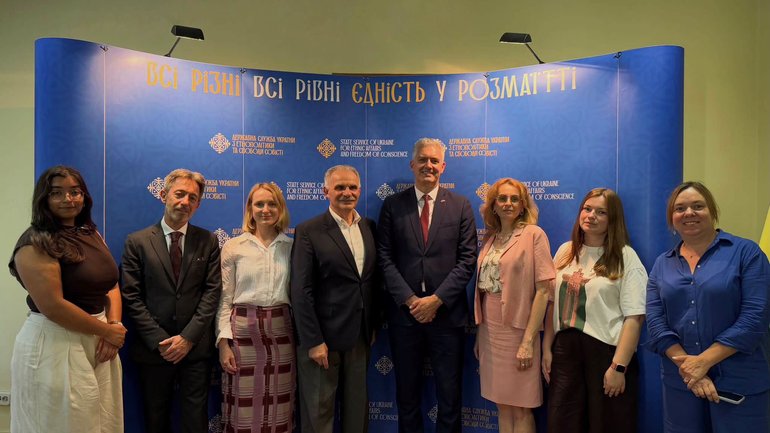 Голова ДЕСС зустрівся зі Спеціальним посланником Прем’єр-міністра Великої Британії з питань свободи віросповідання та релігії - фото 1