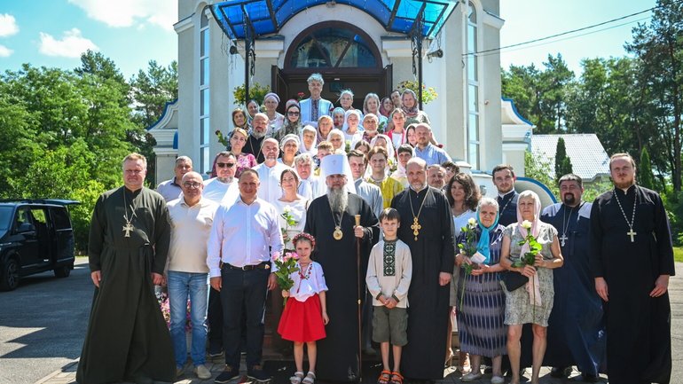 Митрополит Епіфаній вперше очолив Літургію у храмі на Київщині, який перейшов до ПЦУ - фото 1